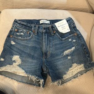 Abercrombie and fitch Jean shorts. The boyfriend short mid rise. Never been worn